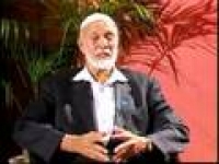 Sheikh Ahmed Deedat In The Spot Light (2/13