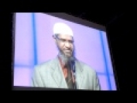 A brother accepted Islam by Dr.Zakir Naik at Dubai International Peace Convention 2012