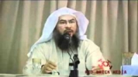 is it allowed for an elderly to perform Umrah while wearing diapers